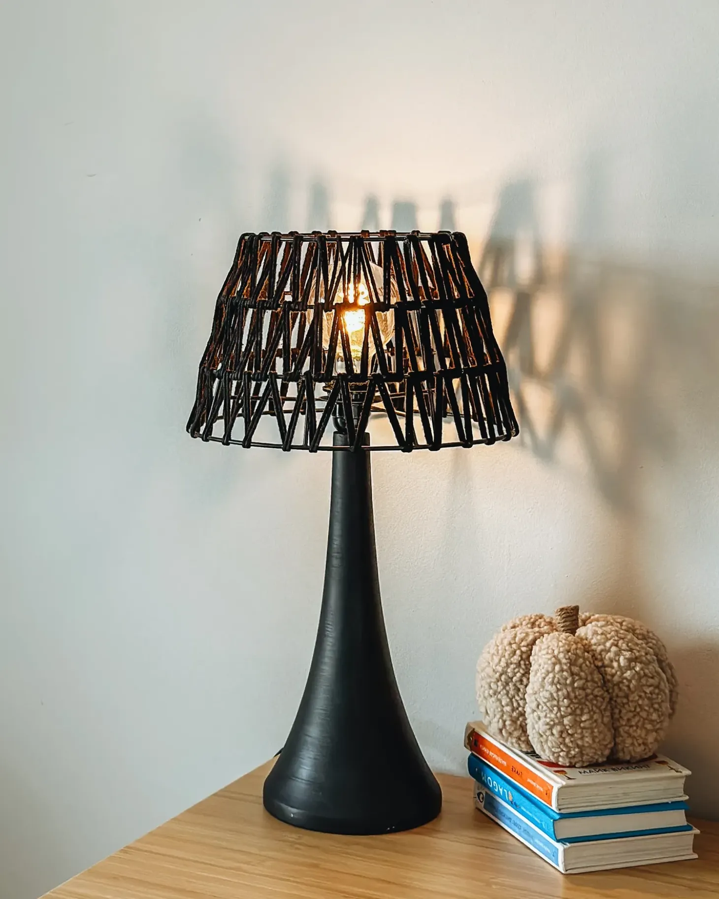 Bordlampe PELLEJAS Mangotræ Sort