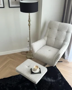 Dreje stol MOLLE II med fodskammel Lys Beige