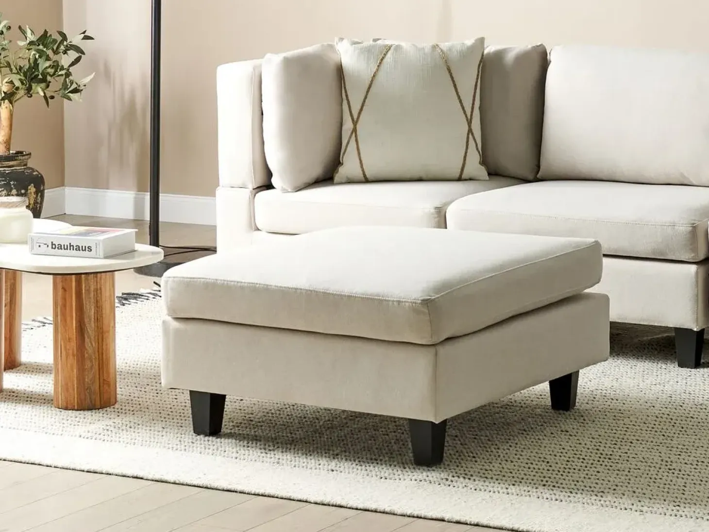 Fodskammel UNSTAD Lys Beige