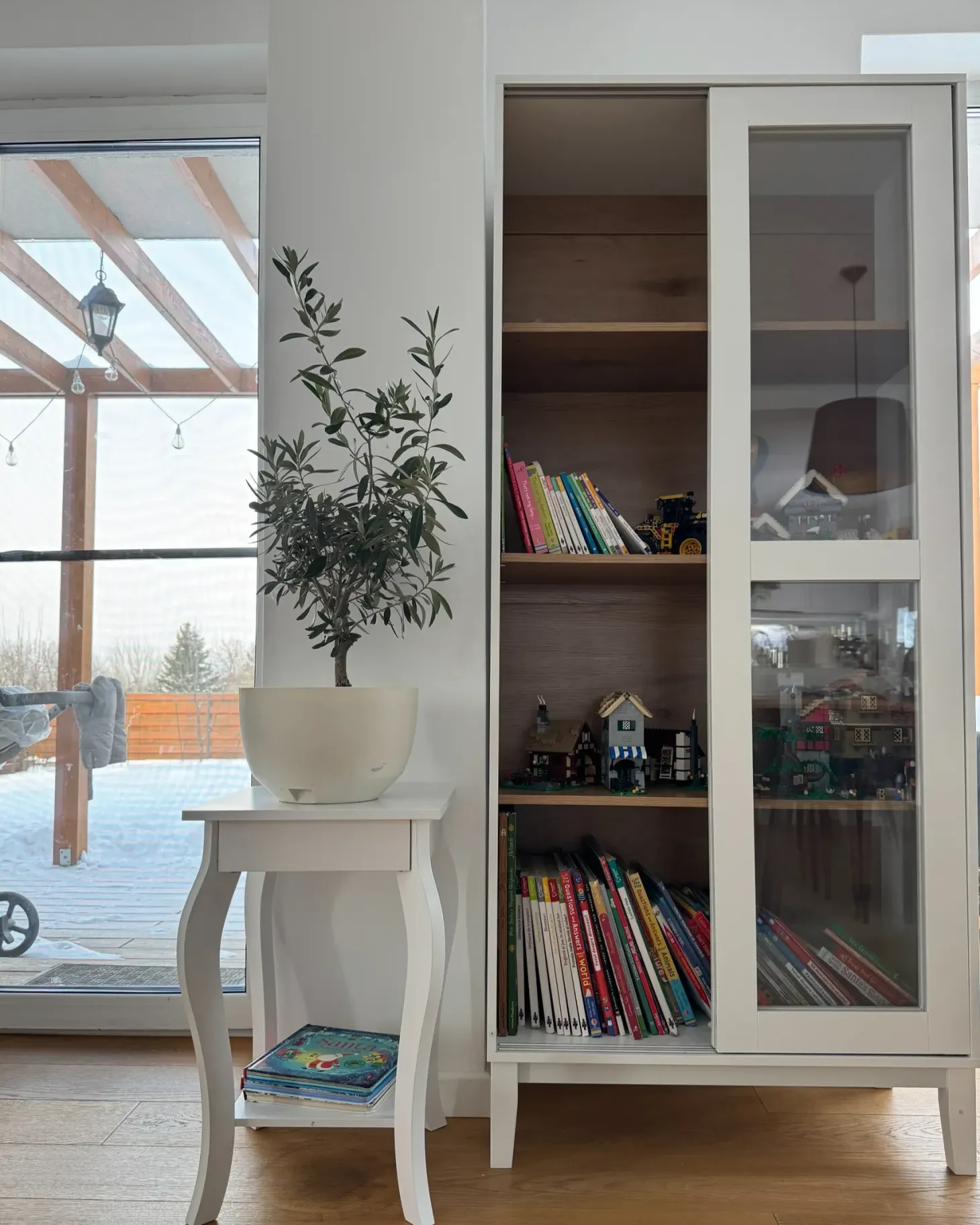 Glas vitrineskab RUMSON 80 cm Hvid