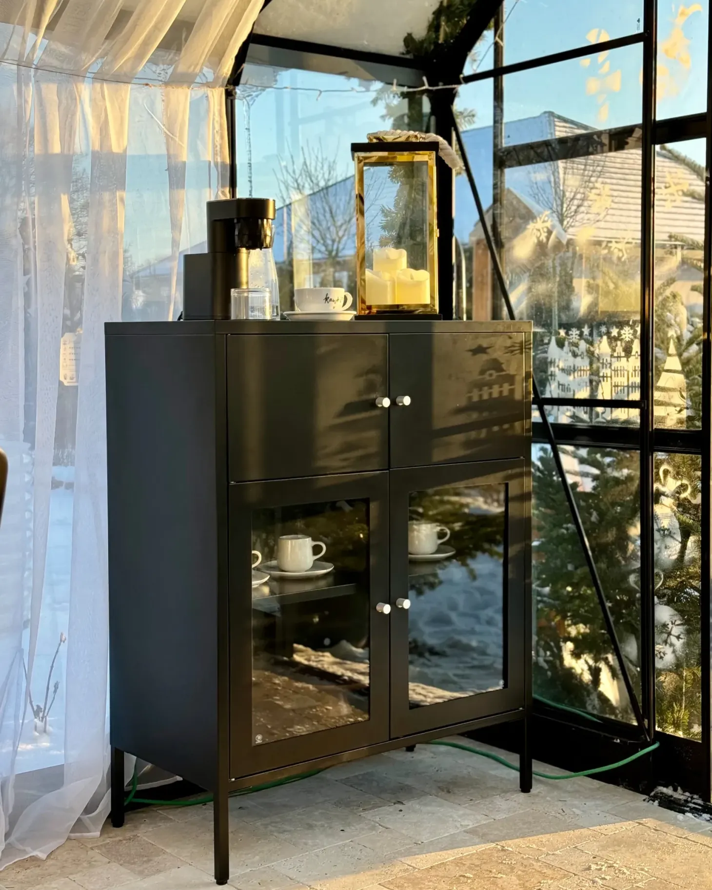 Glas vitrine skænk ESHOLT Metal 80 cm Sort