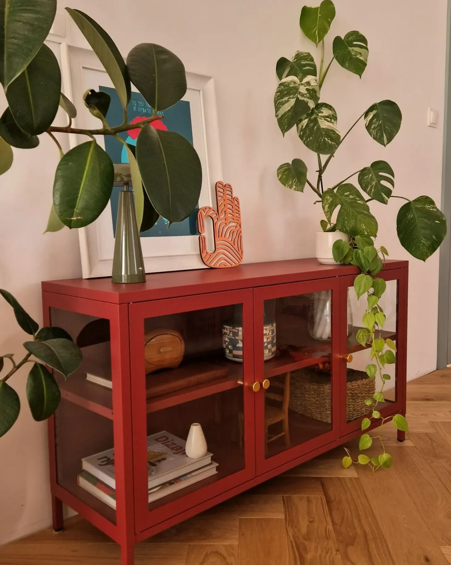 Glas vitrine skænk NEWPORT Metal 115 cm Mørkerød
