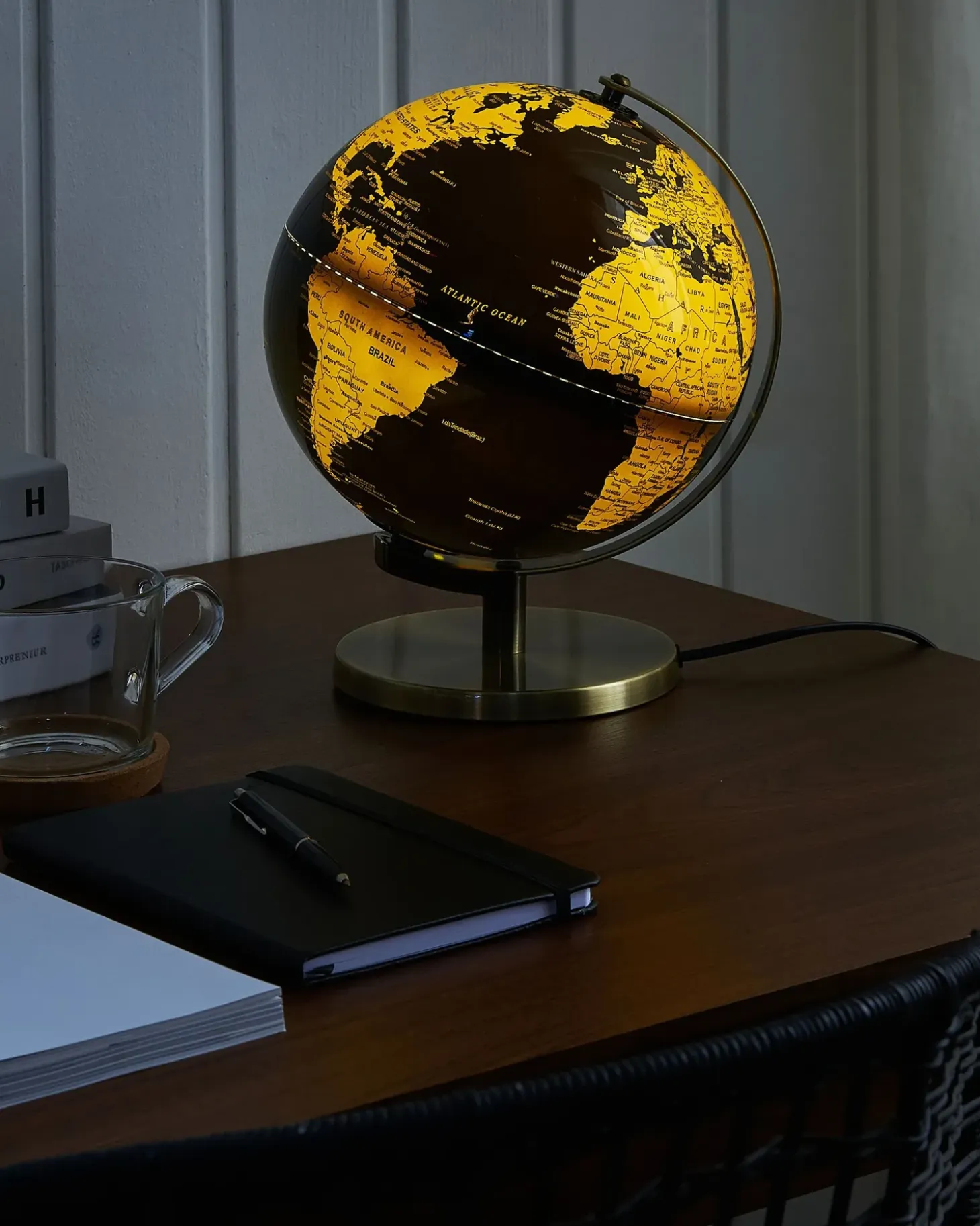 Globus LED MAGELLAN Sort 32 cm