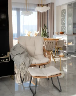 Havestol MESTRE med fodskammel PE-rattan Lys Beige