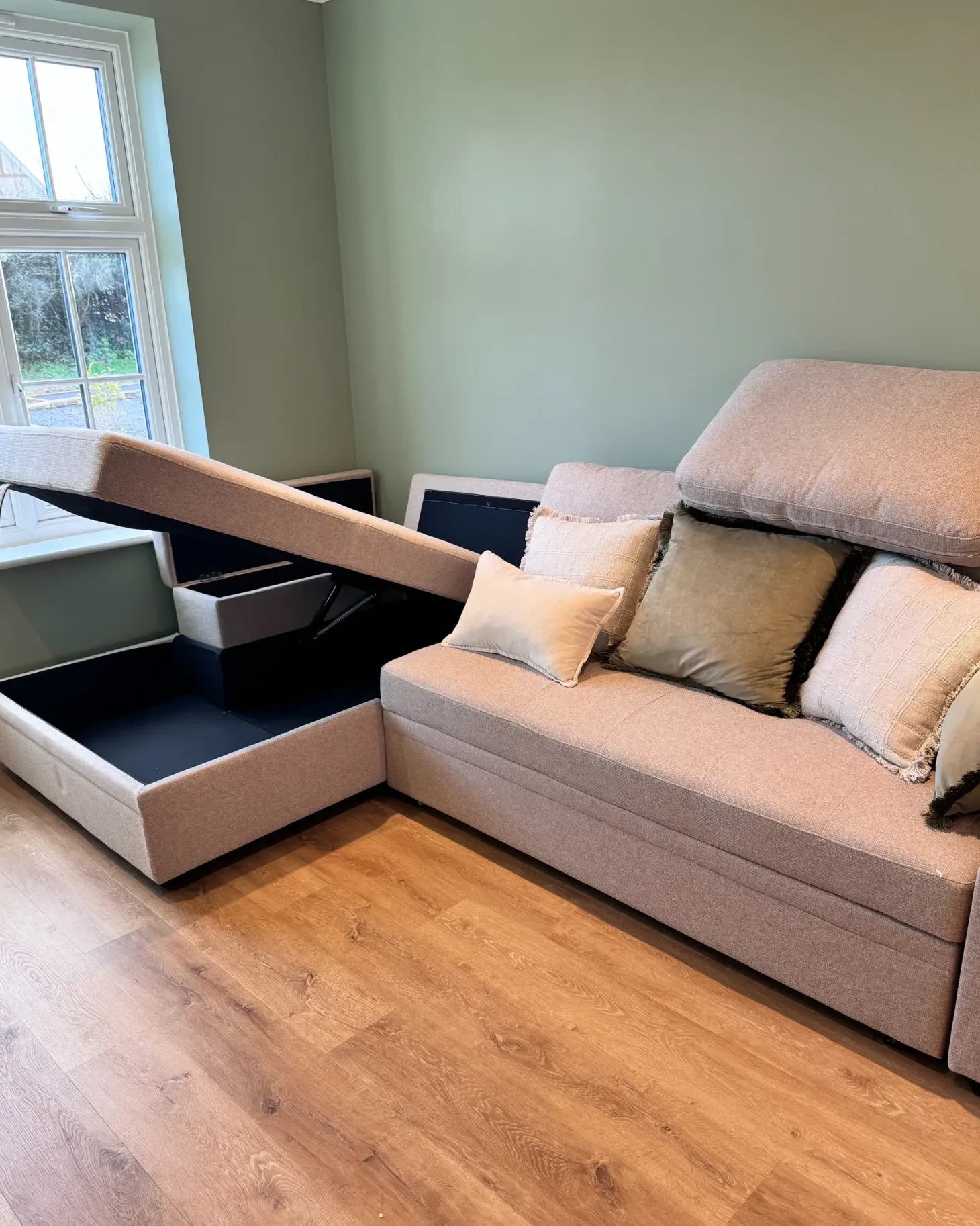 Hjørnesovesofa 3 personers HRISEY Kunstlinned Beige med opbevaring Højrevendt
