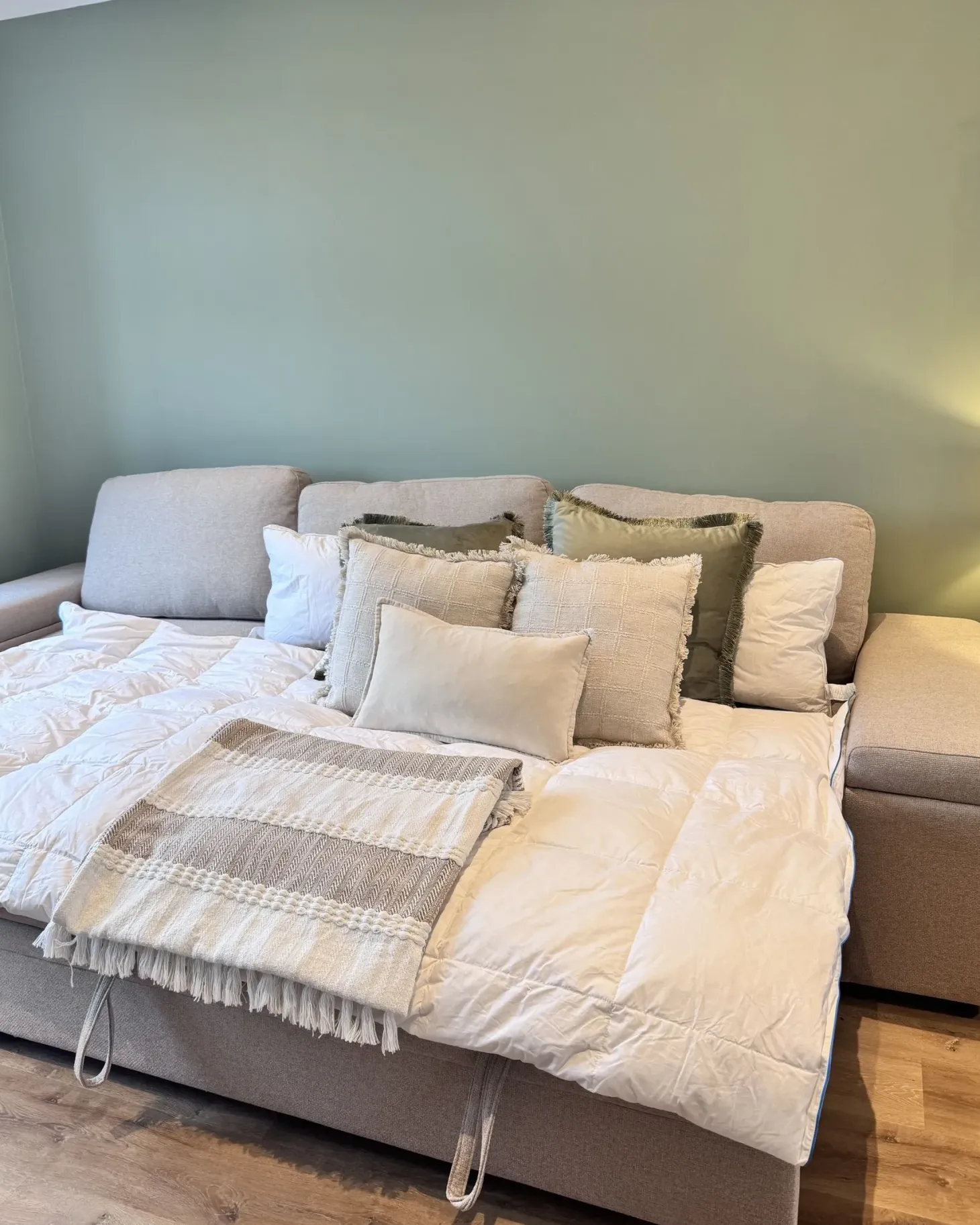 Hjørnesovesofa 3 personers HRISEY Kunstlinned Beige med opbevaring Højrevendt