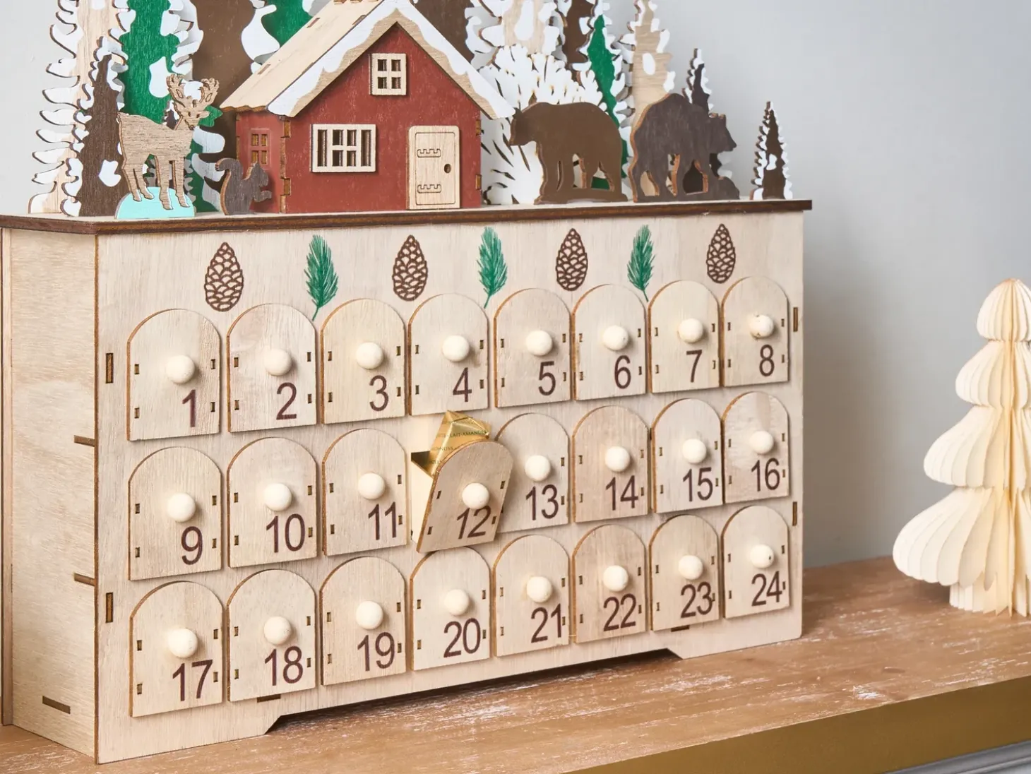 Juledekoration LED HELIN Adventskalender 33 cm Lysebrun