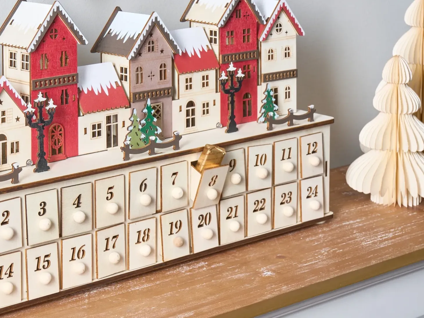 Juledekoration LED VISTERFLO Adventskalender 24 cm Lysebrun