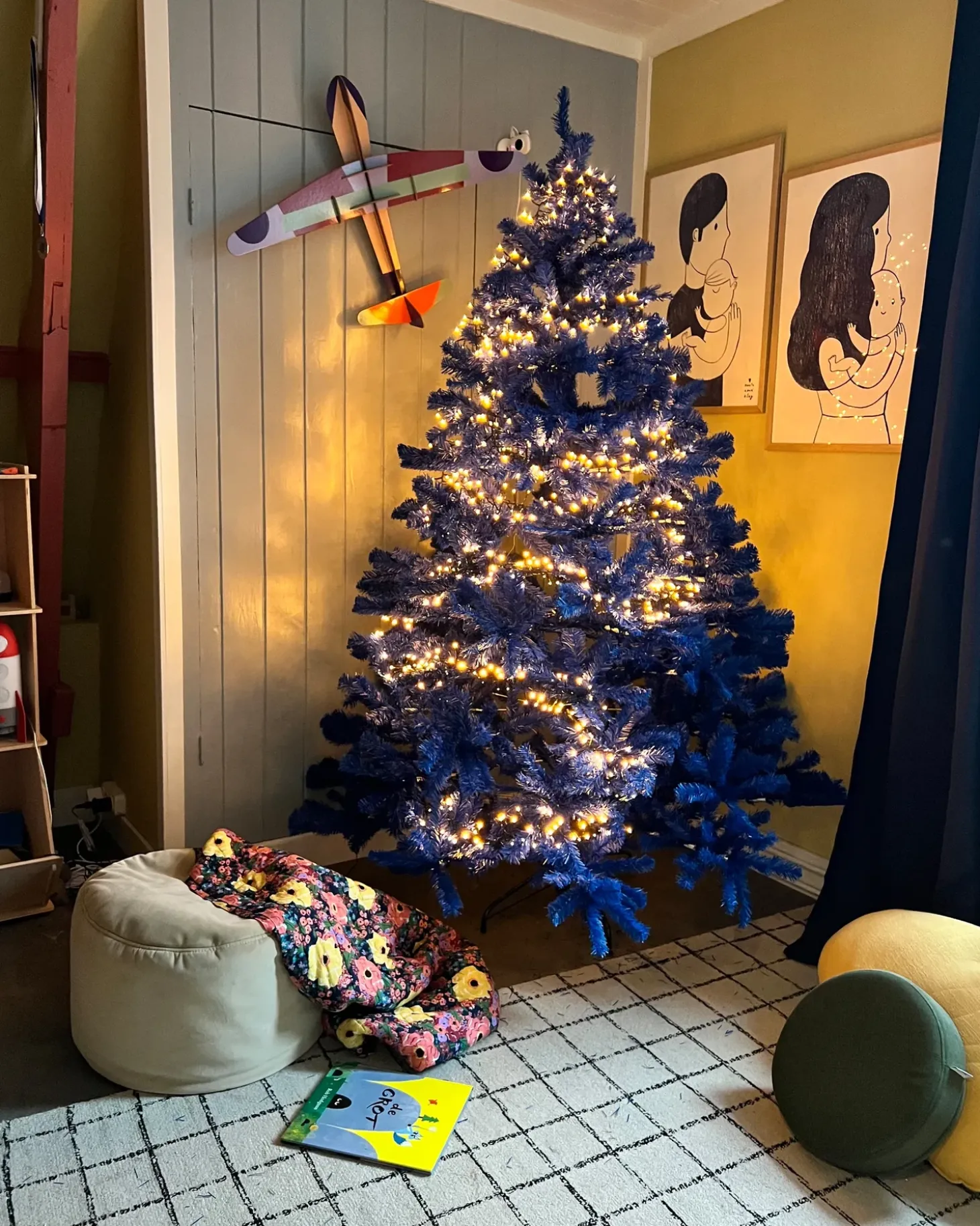 Kunstigt juletræ FARNHAM 210 cm Blå