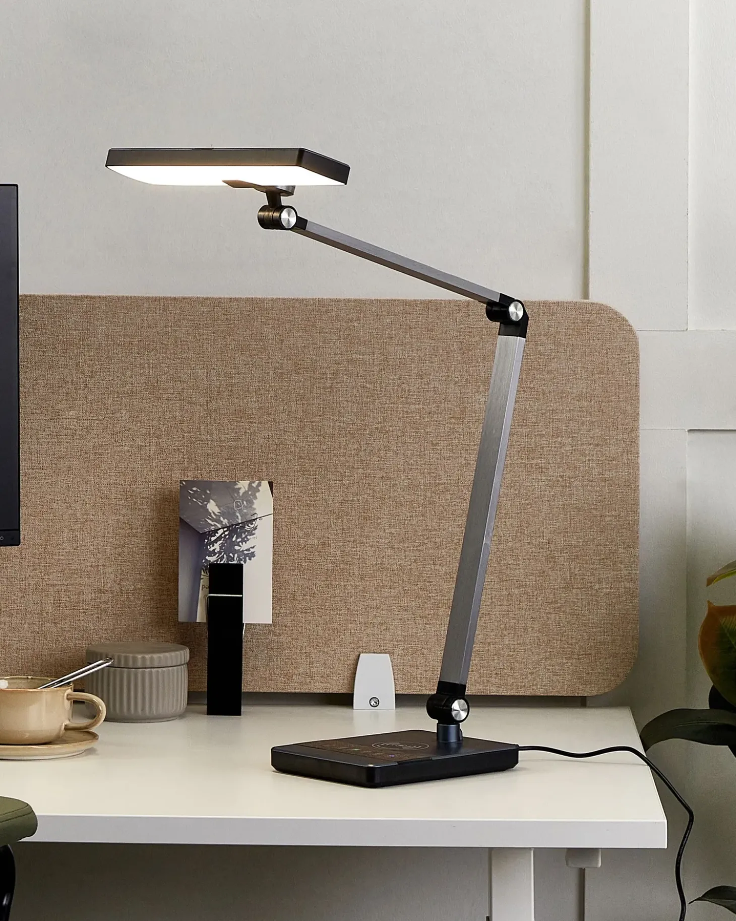 LED skrivebordslampe LACERTA Med trådløs oplader Metal Sort
