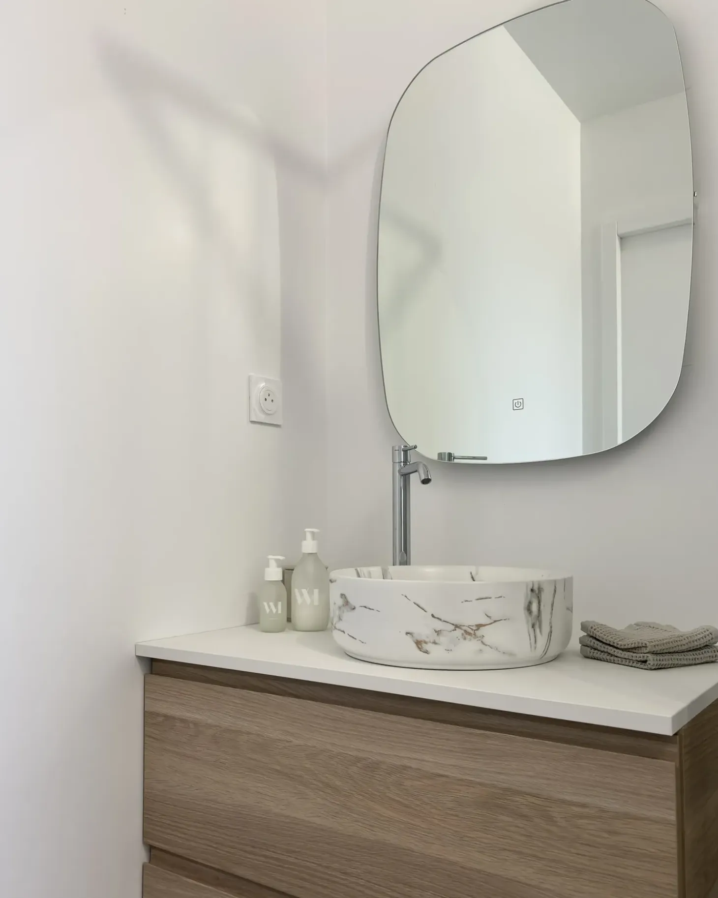 LED-badeværelsesspejl BERGERAC 58 cm 78 cm Sølv