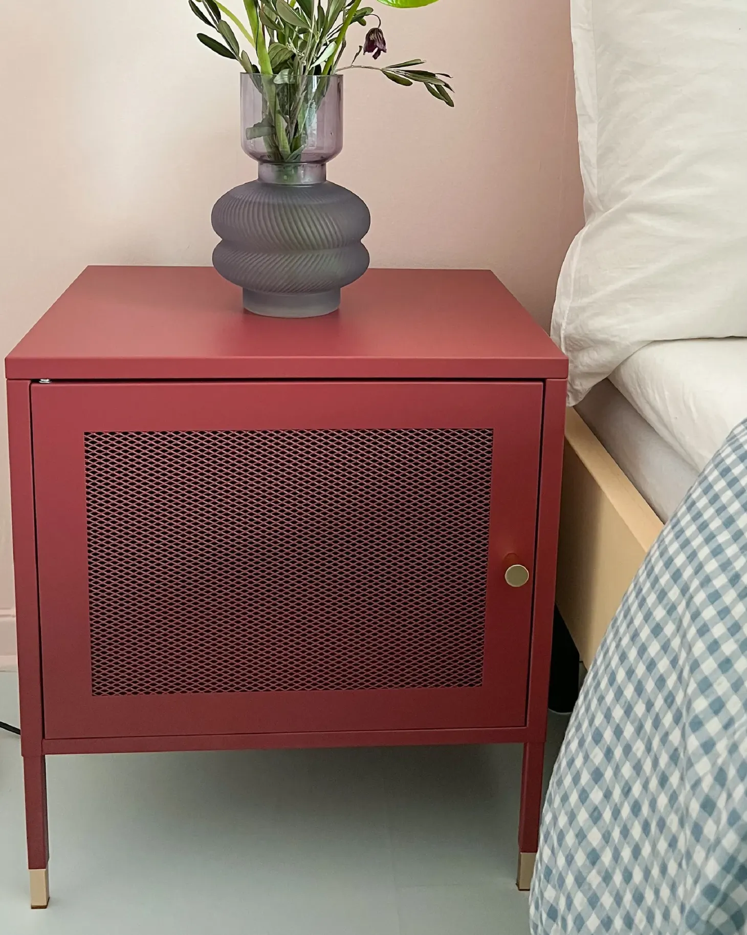 Natbord OSSETT Metal Mørkerød