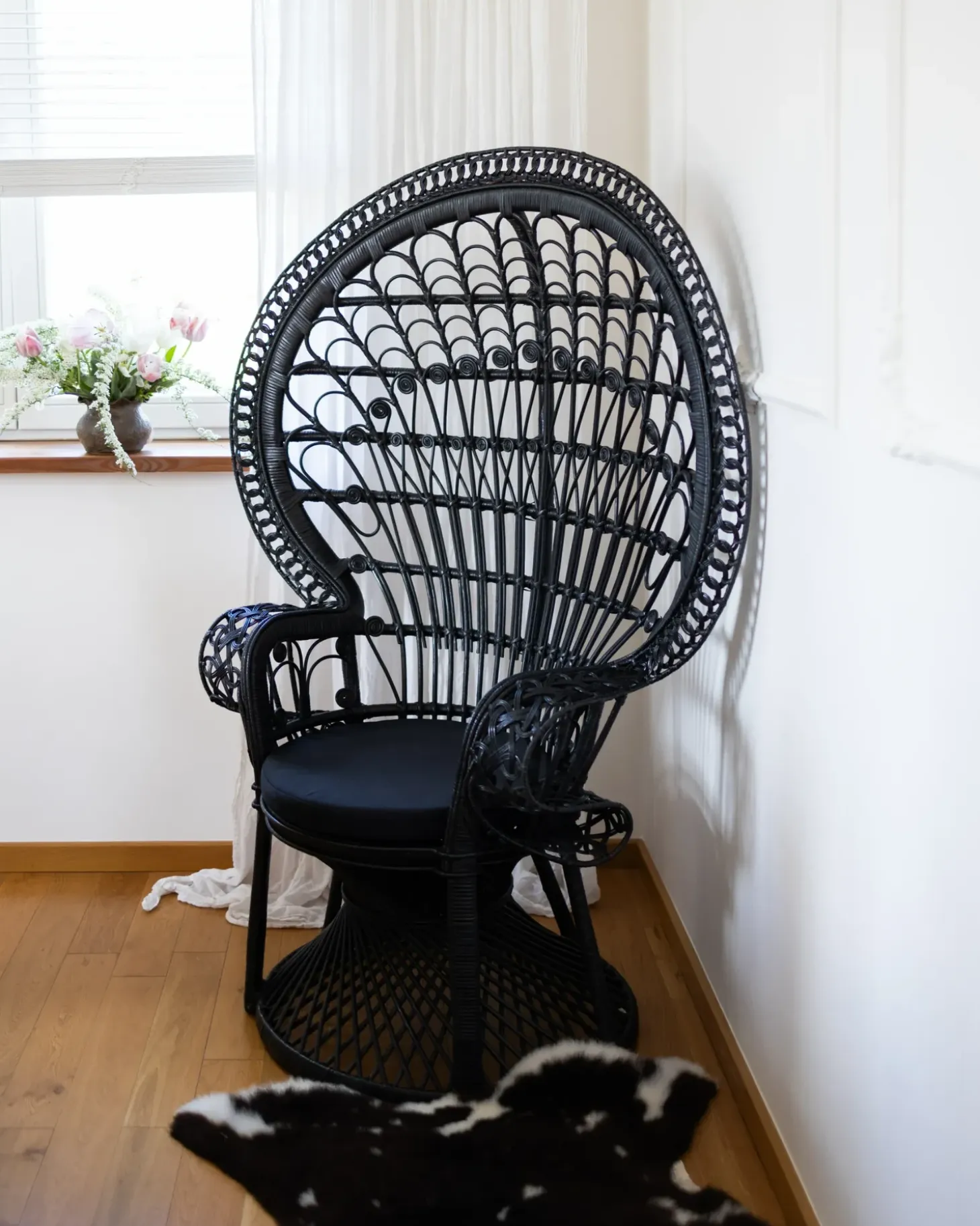 Påfuglestol EMMANUELLE Rattan Sort