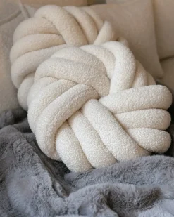 Pyntepude AKOLA Boucle 31 x 31 cm Cremehvid Ensfarvet