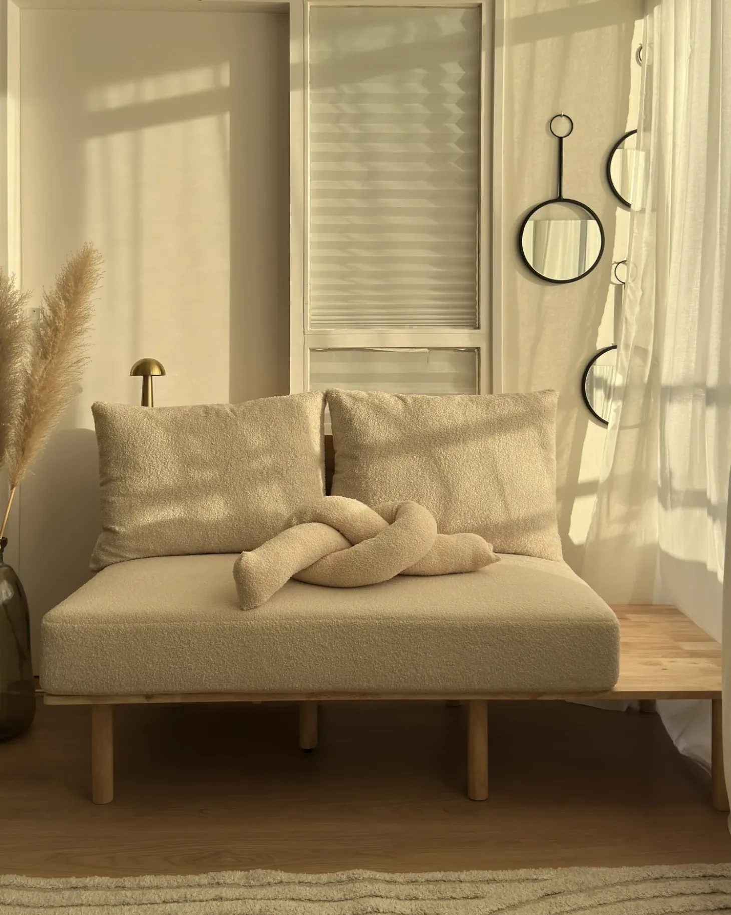 Pyntepude GLADIOLUS Boucle 172 x 14 cm Beige Ensfarvet