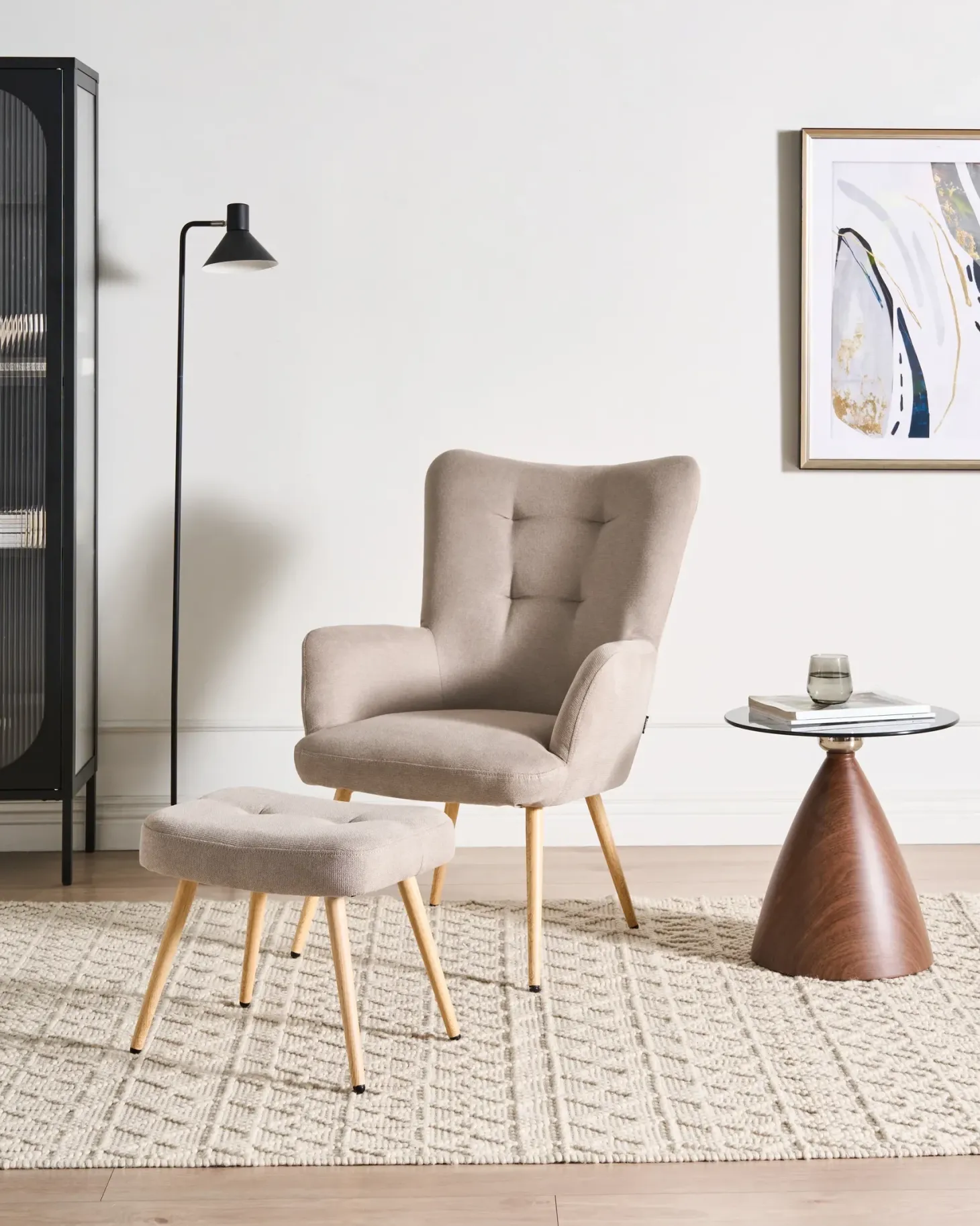 Øreklapstol VEJLE med fodskammel Beige