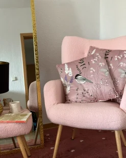 Øreklapstol VEJLE med fodskammel Boucle Pastellrosa