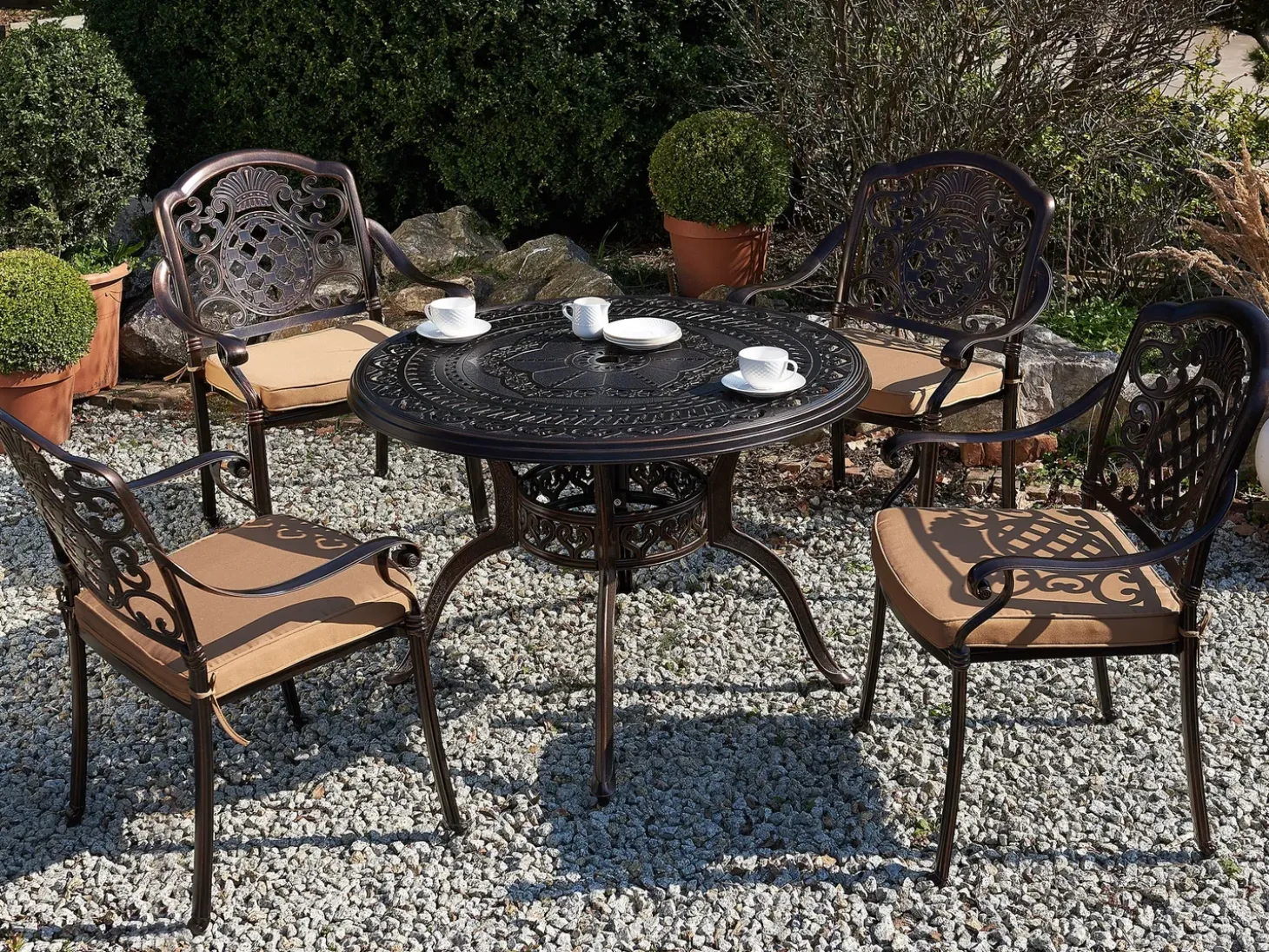 SALENTO 4 personers Havemøbelsæt Mørkebrun Metal med parasol (16 variant)