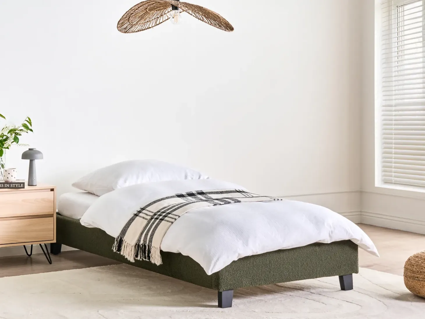 Seng uden hovedgærde Boucle ROANNE 90 x 200 cm Mørkegrøn