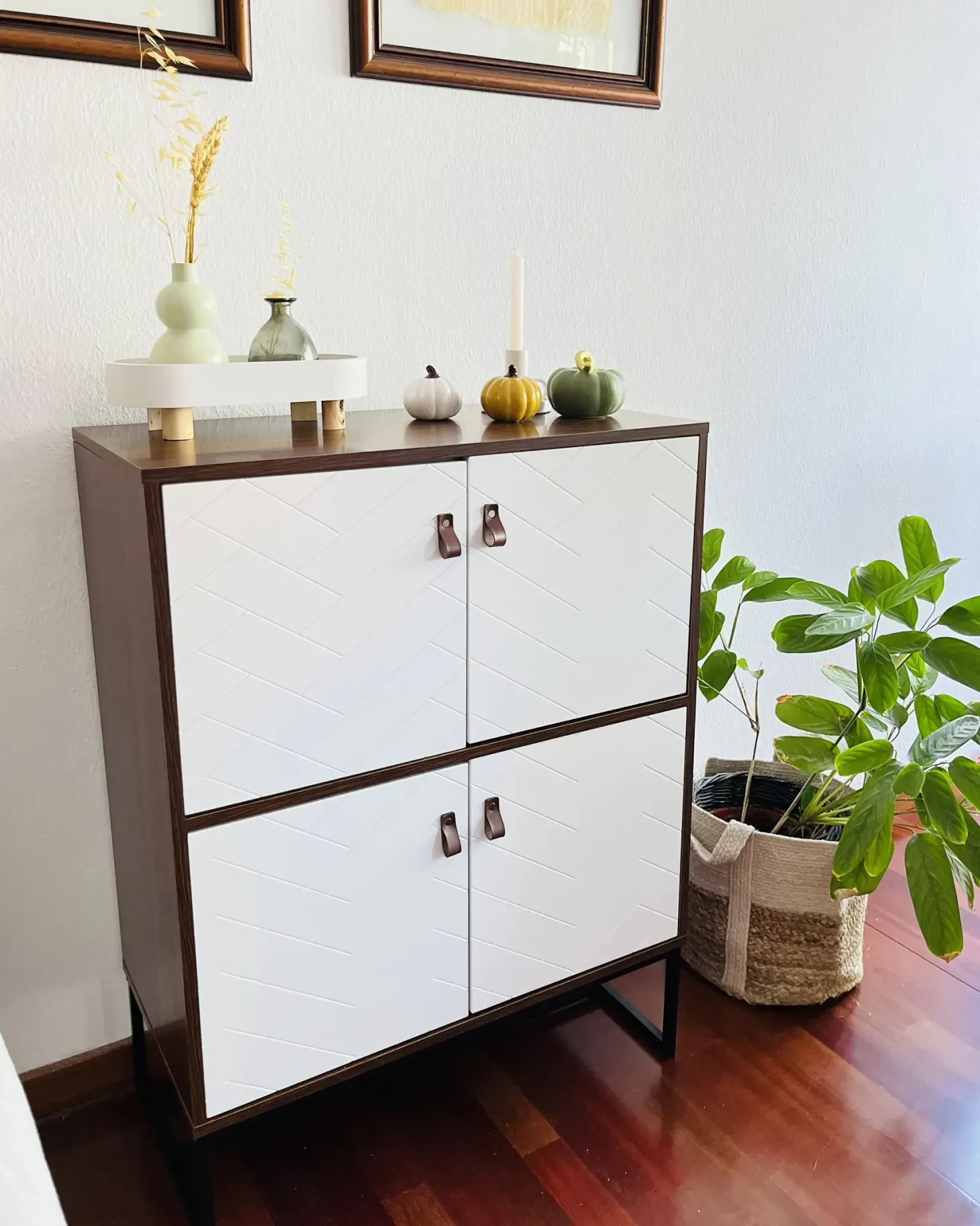 Skab NUEVA Mørkebrun/hvid