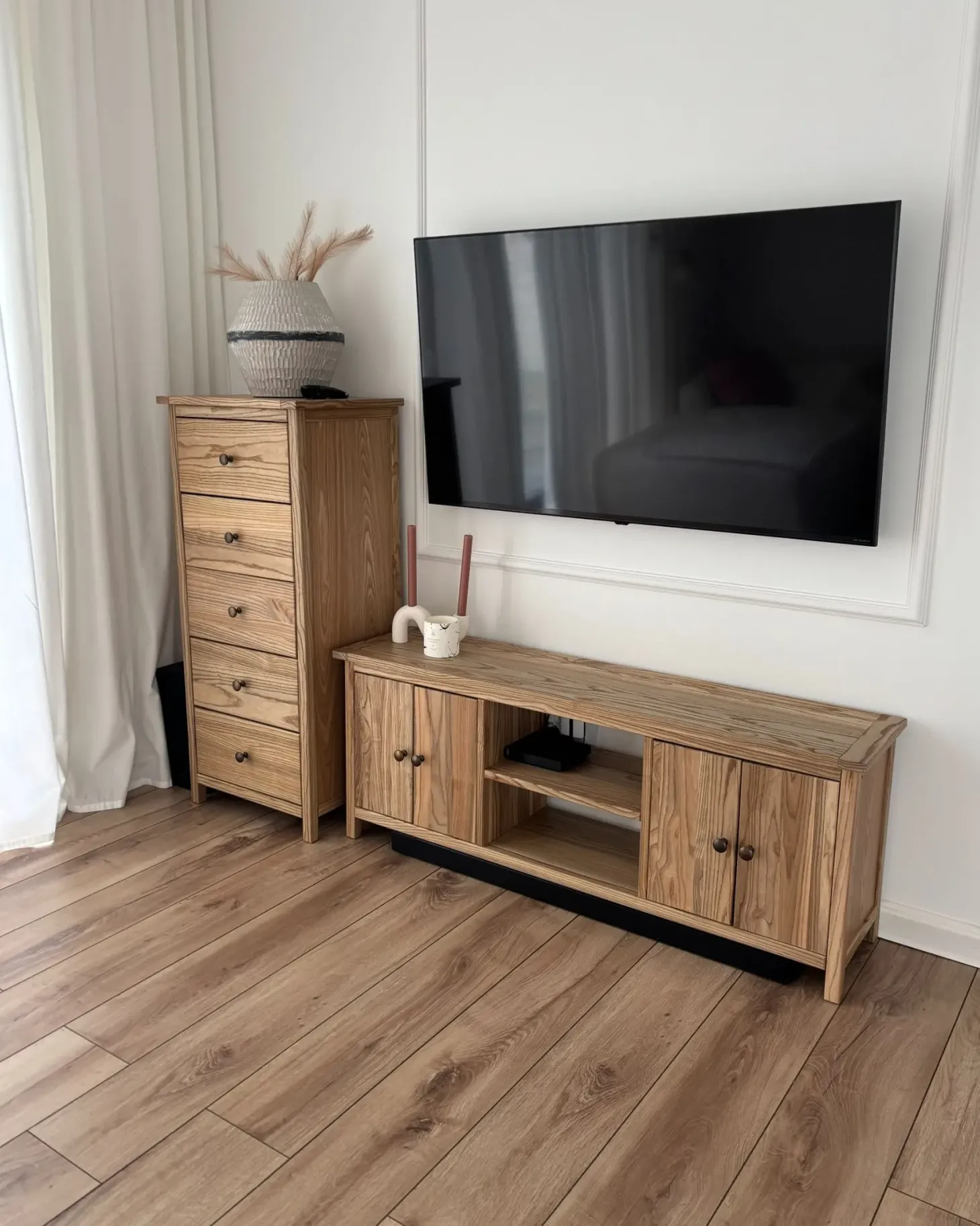5 skuffers commode SALTON Sassafras træ Brun