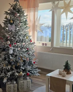 Sneklædt juletræ BASSIE 240 cm Hvid