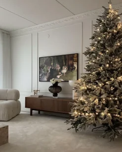 Sneklædt juletræ BASSIE 240 cm Hvid