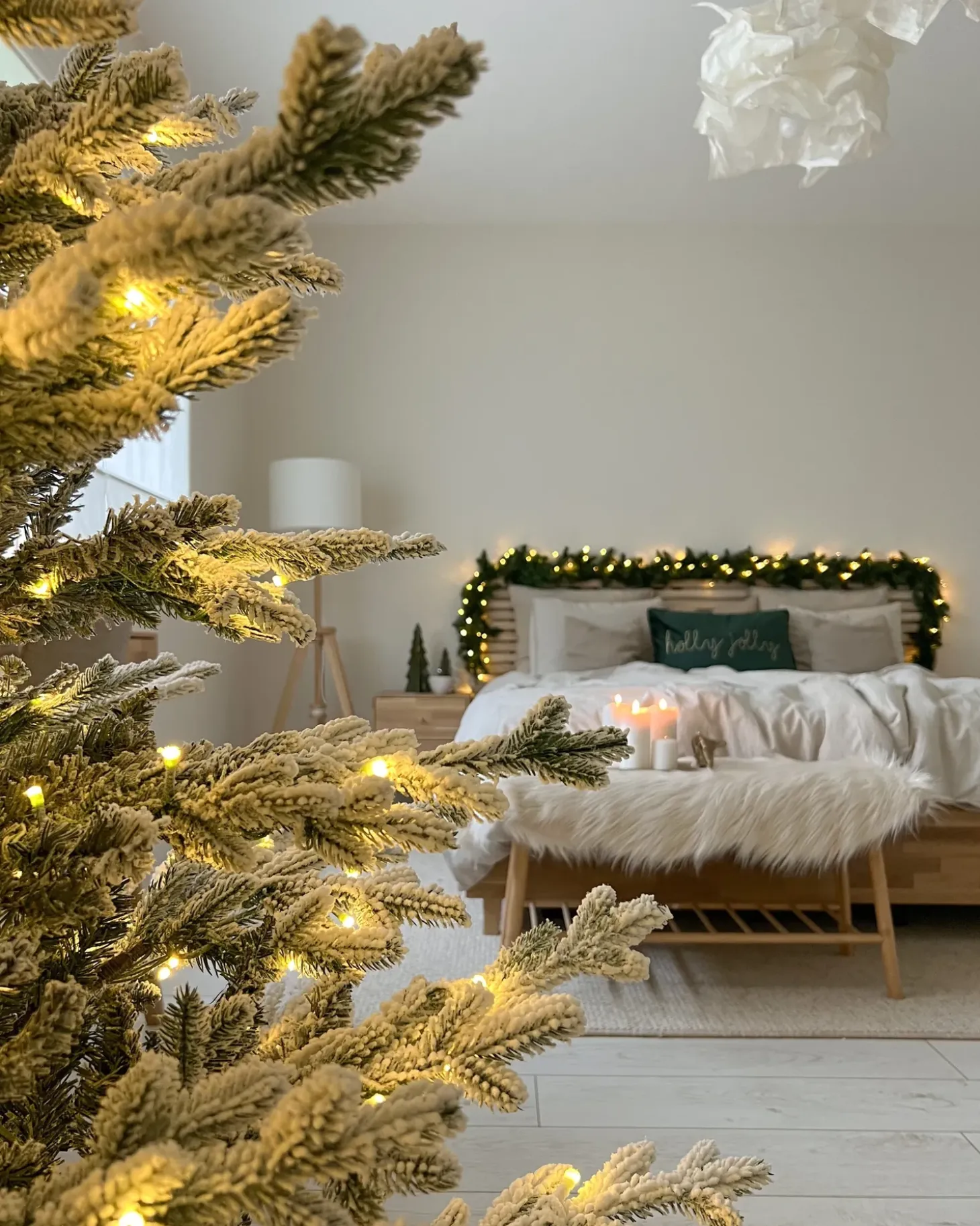 Sneklædt juletræ LED BRISCO 180 cm Hvid