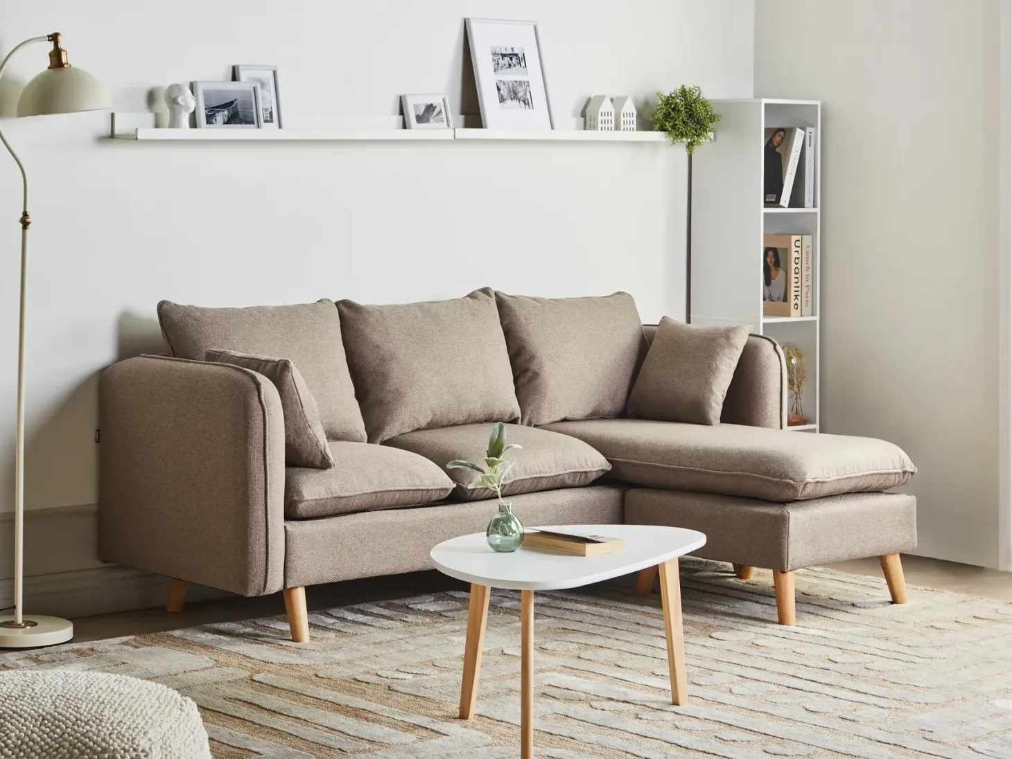 Sofa 3 personers DALVIK Lysebrun med fodskammel
