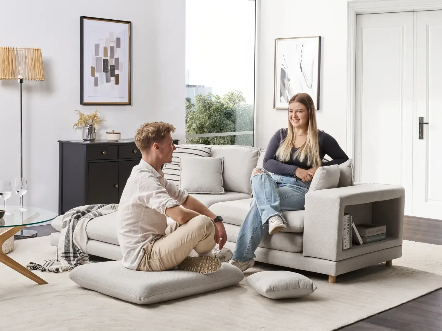 Sofa 2 personers HEDEN Beige med fodskammel