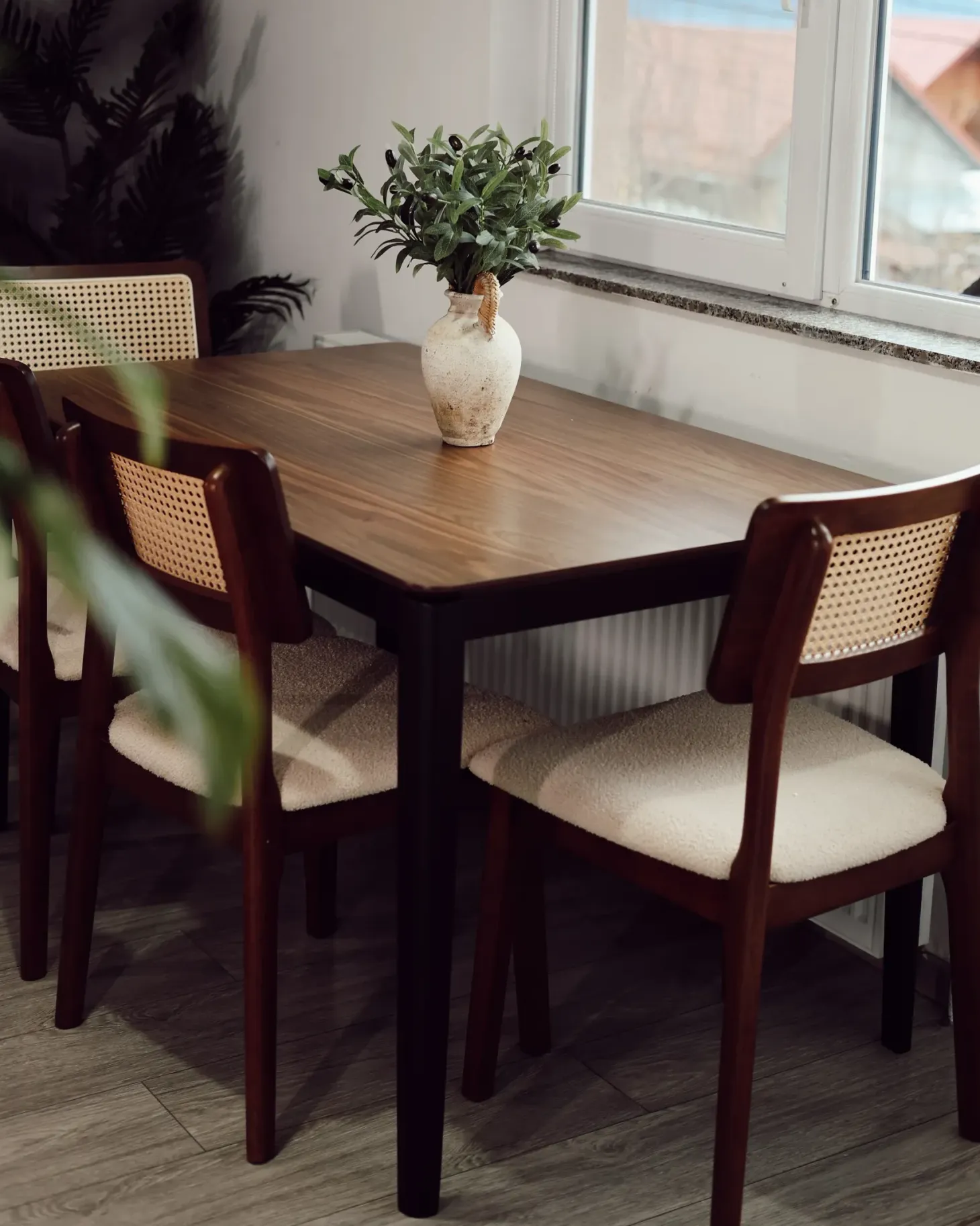 Spisebord CEDAR Mørk valnød 135 cm 80 cm