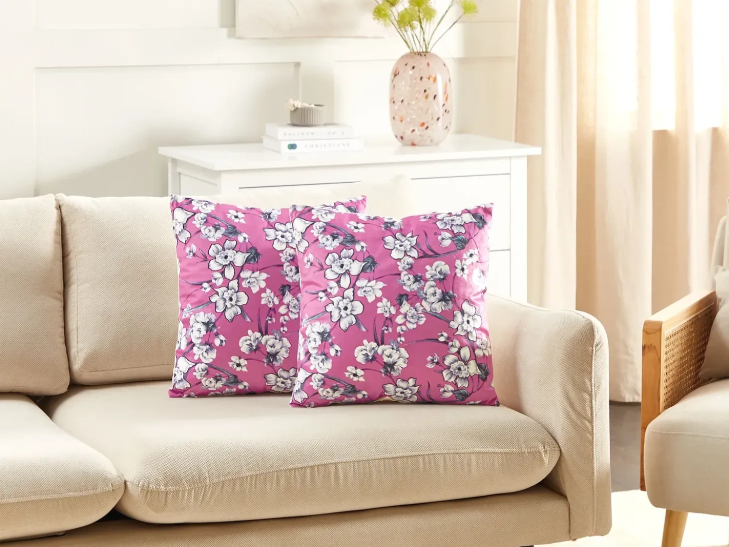 Sæt af 2 pyntepuder KOELERIA Velour 45 x 45 cm Fuchsia Blomstermønster