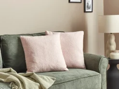 Sæt af 2 pyntepuder LEUZEA Boucle 45 x 45 cm Pastellrosa Ensfarvet