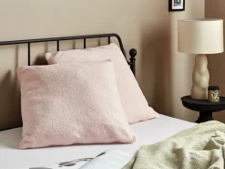Sæt af 2 pyntepuder LEUZEA Boucle 60 x 60 cm Pastellrosa Ensfarvet