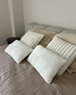Sæt af 2 pyntepuder MILLET Fløjl 30 x 50 cm Cremehvid Geometrisk mønster