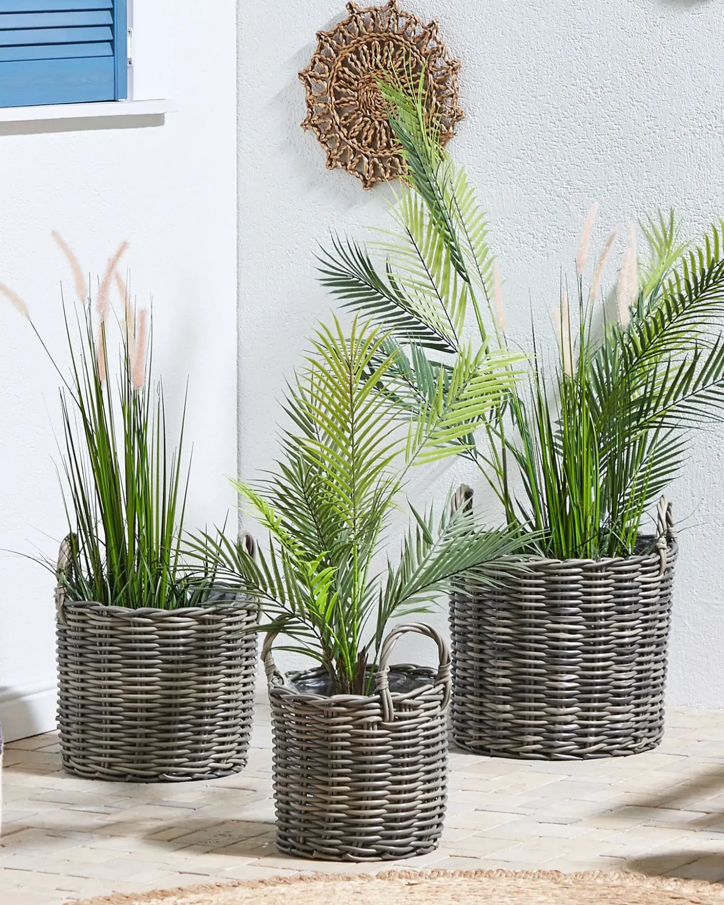Sæt af 3 flet kurve til planter NIKITI 29/35/40 cm Brungrå PE-rattan
