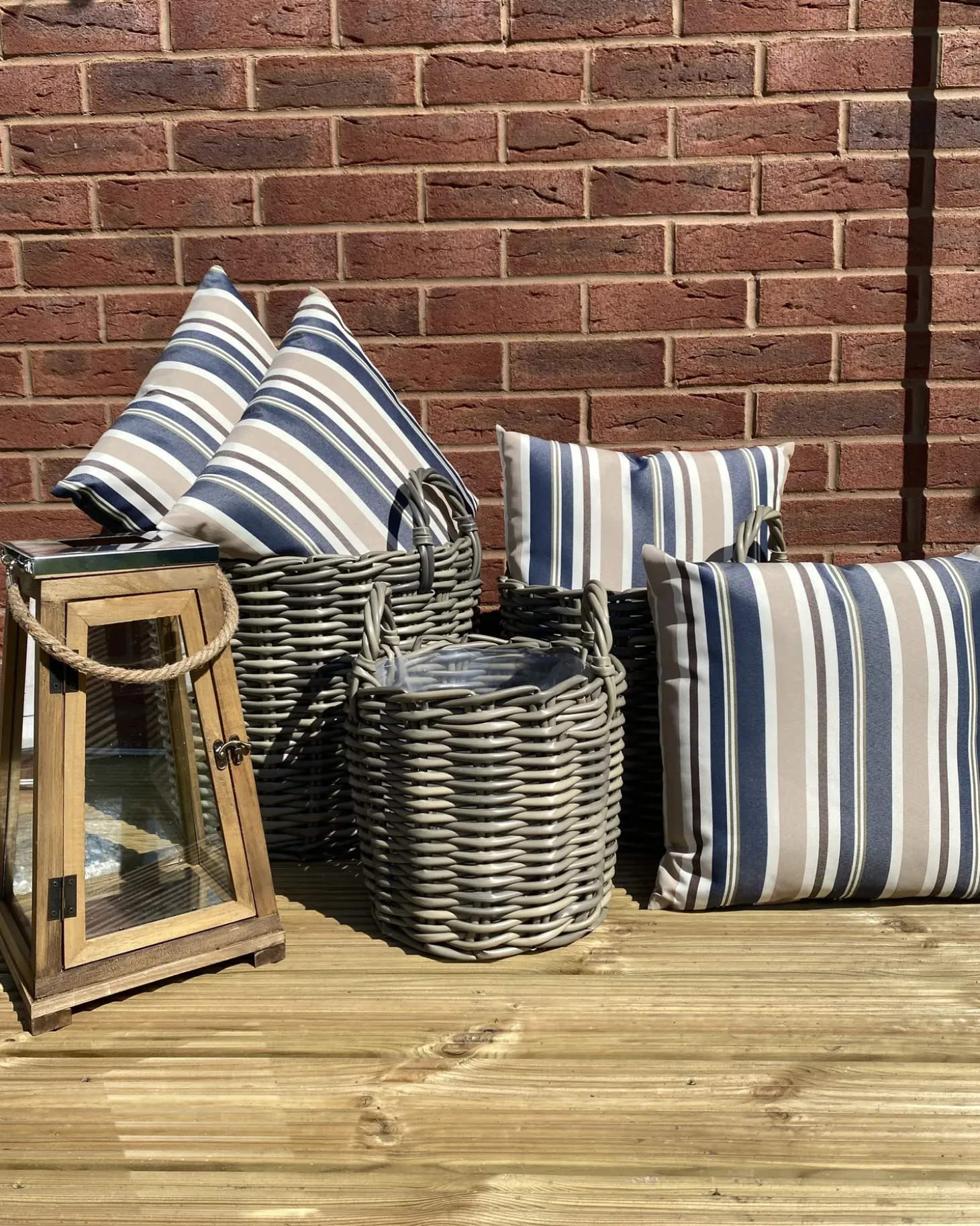 Sæt af 3 flet kurve til planter NIKITI 29/35/40 cm Brungrå PE-rattan