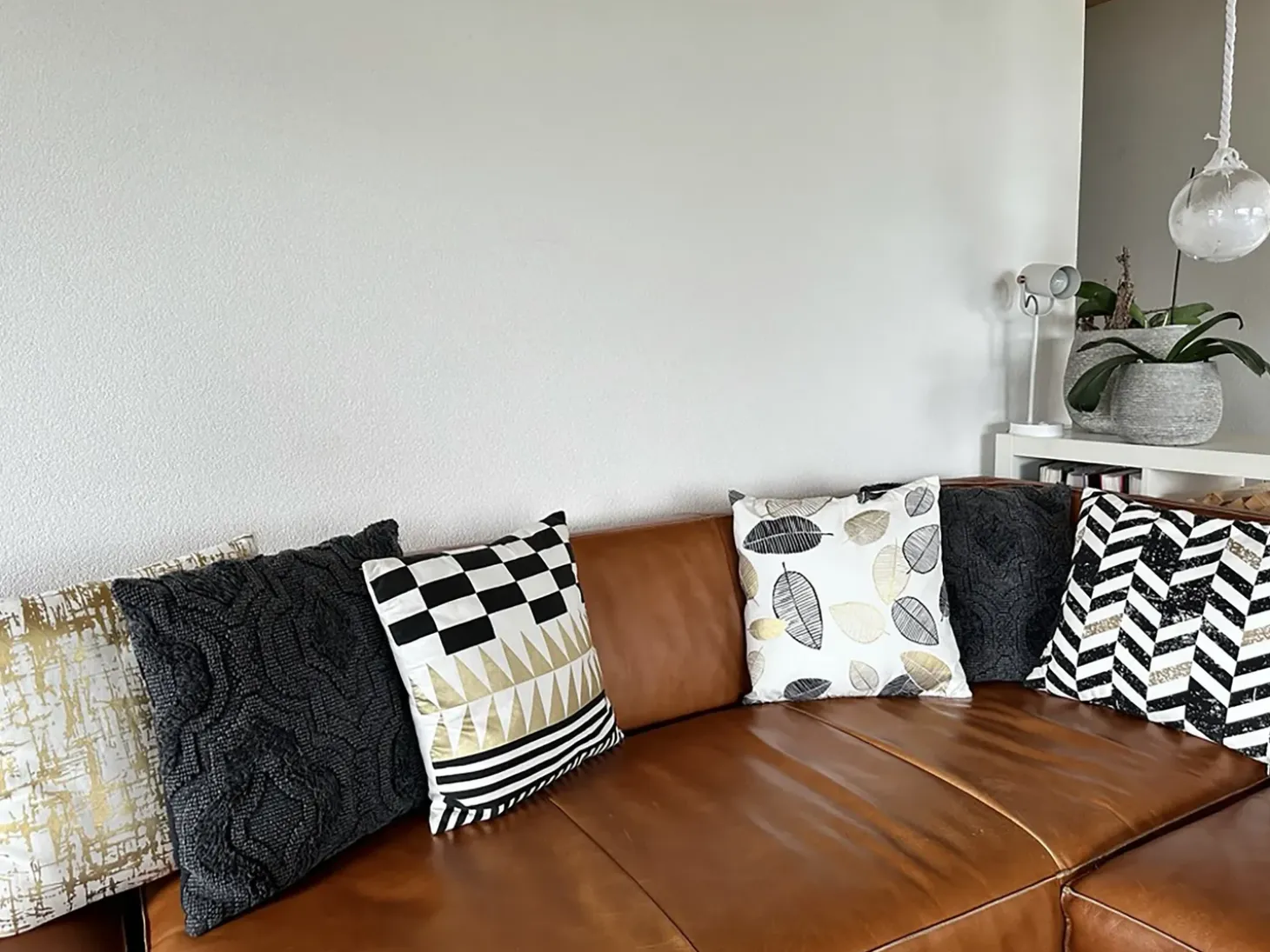 Sæt af 2 pyntepuder GARDENIA Bomuld 45 x 45 cm Guld Abstraktmønster