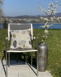 Sæt af 2 pyntepuder LOTUS Bomuld 45 x 45 cm Hvid Guld Sort Plante mønster