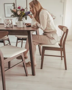 Sæt med 2 spisebordsstole LYNN Træ Mørkebrun/hvid