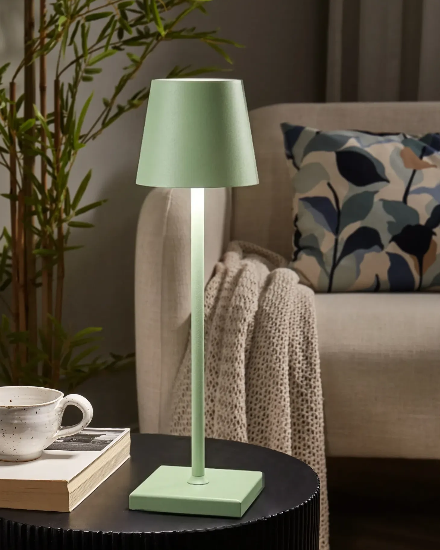 Trådløs LED-bordlampe BACEIRO Metal Lysegrøn