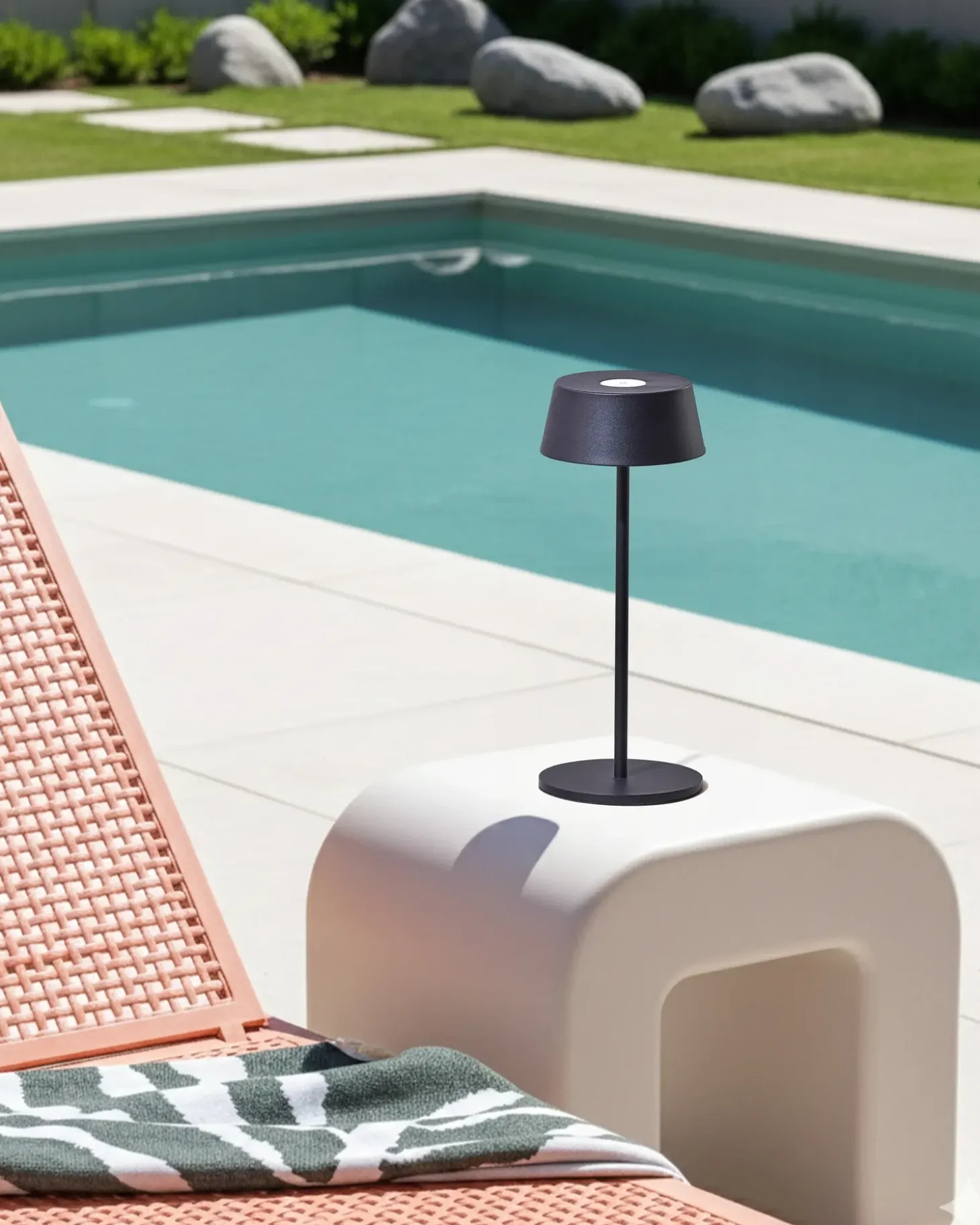 Trådløs LED-bordlampe GUDER Med dæmpning Metal Sort