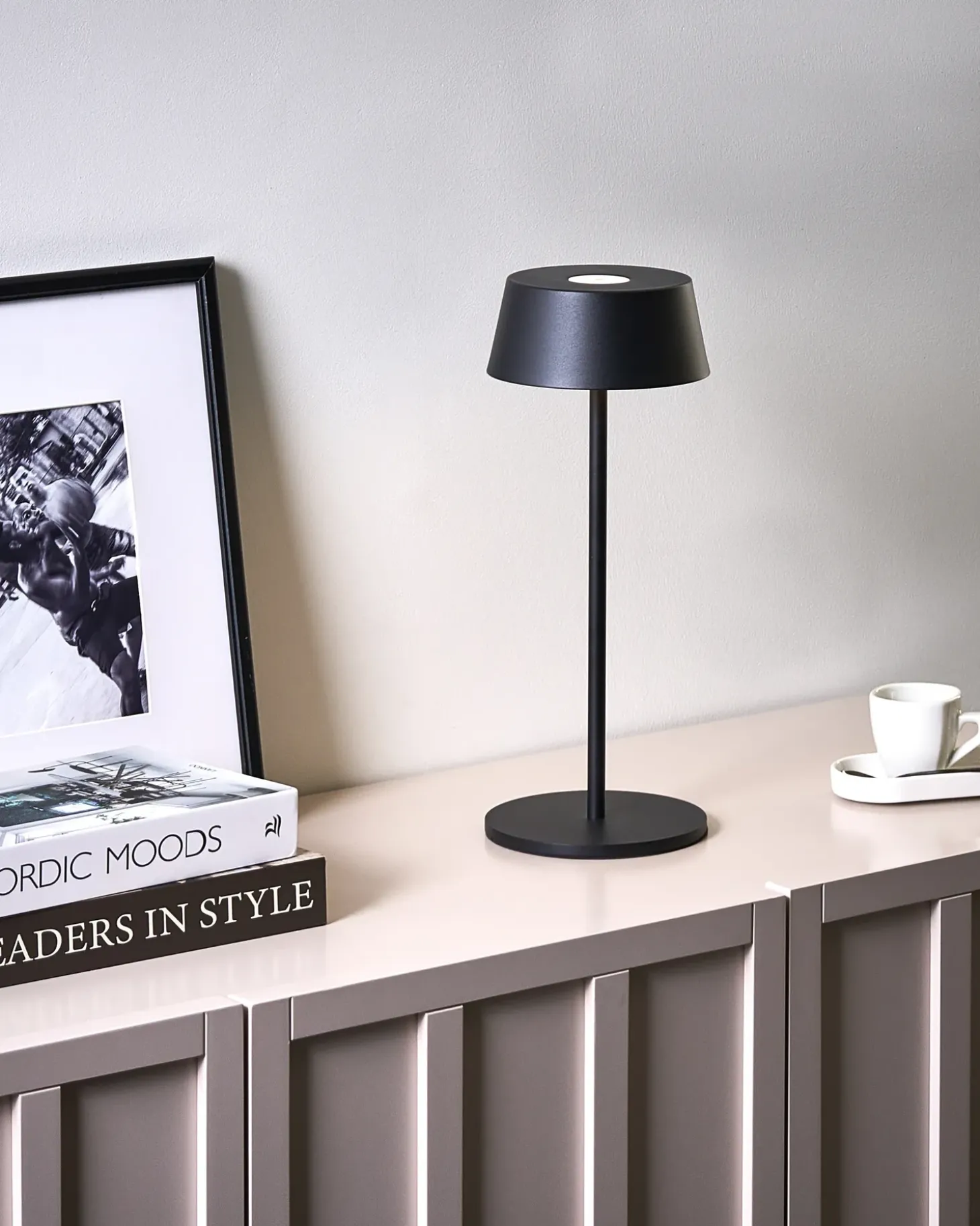 Trådløs LED-bordlampe GUDER Med dæmpning Metal Sort
