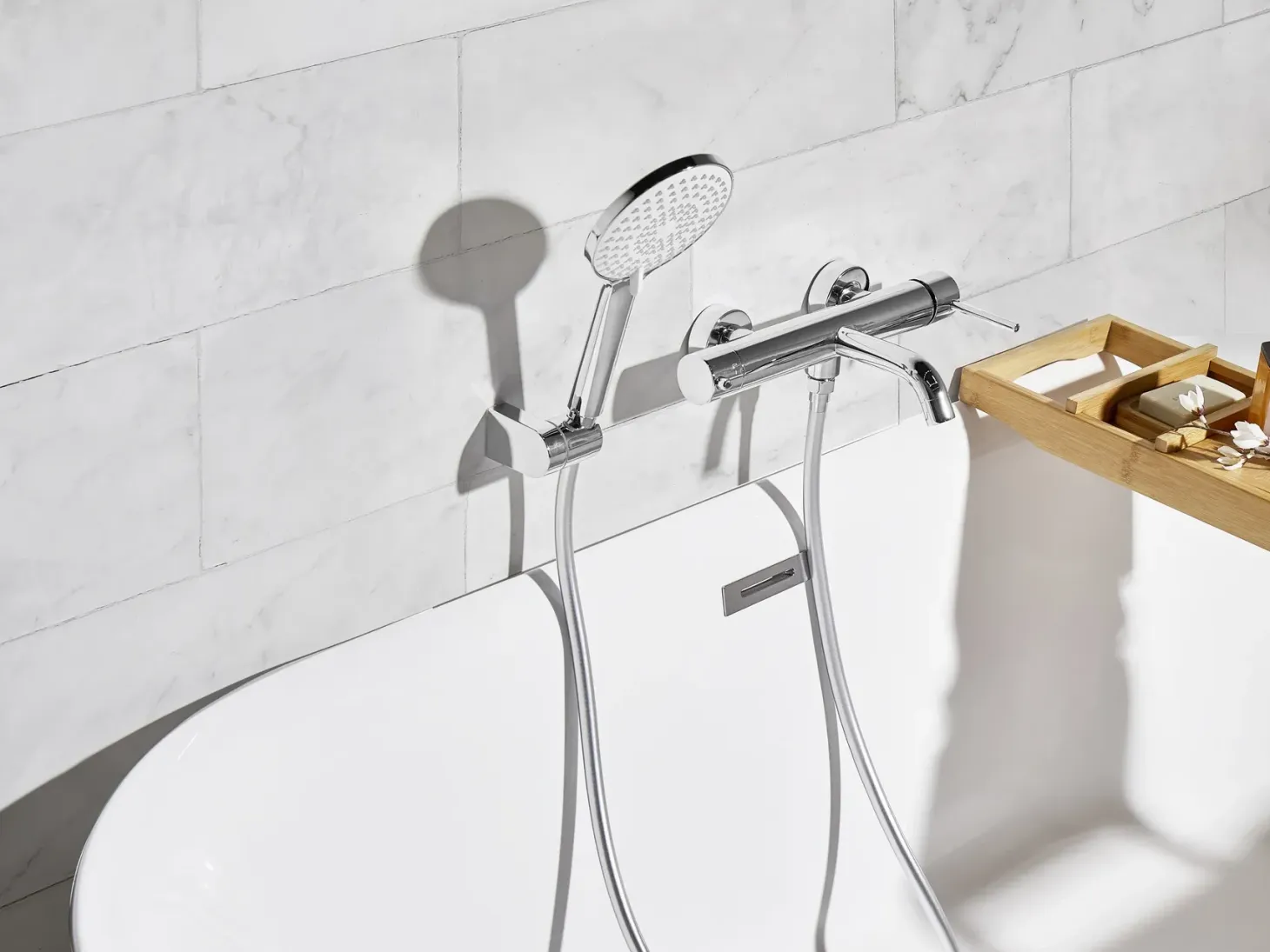 Vægmonteret blandingsbatteri til badekar og bruser MELIQUINA Sølv